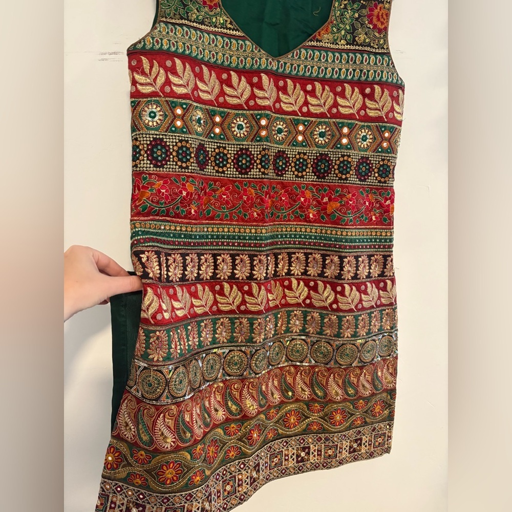 Embroidered embellished Multicolor Sleeveless kurti kurta kameez - Picture 3 of 5